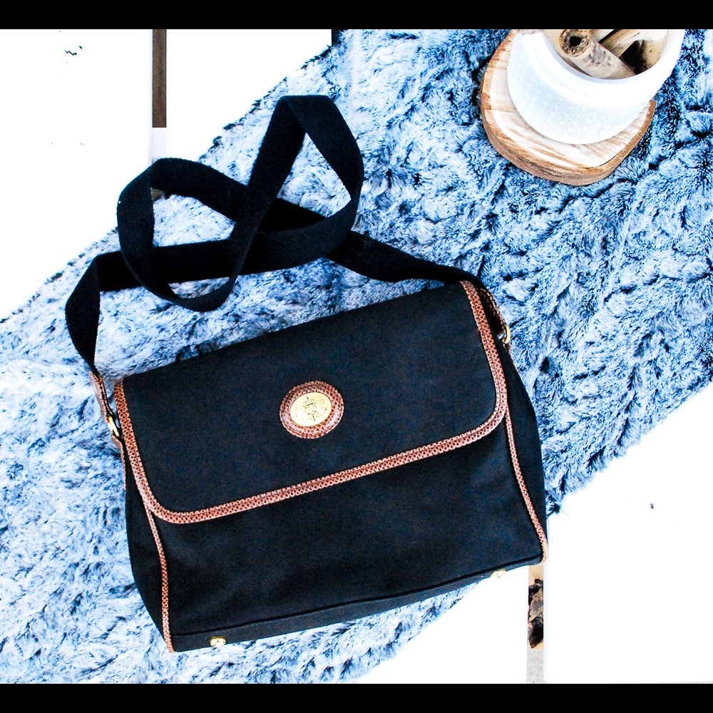 B. H. Smith black/Brown Medium Purse H6)